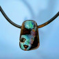 Pendentif Opale Boulder sur cordon caoutchouc (s)