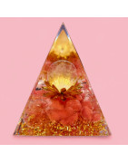 Pyramide Orgonite de protection Quartz cerise et Boule Cristal de roche 6cm (s)
