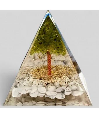 Pyramide Orgonite de protection Howlite arbre Péridot 6cm (s)