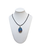 Pendentif Médaillon Bakélite Christ en Croix sur Cordon