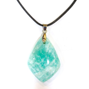 Pendentif Amazonite Losange avec Cordon Noir 44cm + 5cm