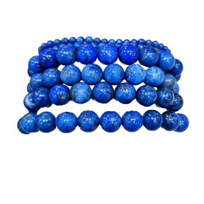 Ce bracelet de lapis-lazuli en pierres est une création de Meirea.