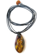 Pendentif Ambre Dark Cognac avec Inclusions Végétales sur Lanières de Cuir 64 cm