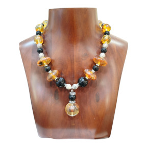Collier Ambre Copal ( Ambre jeune) et Onyx avec Fermoir 48 cm