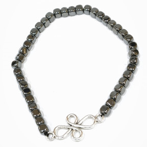 Bracelet Hématite Mini Cubes avec Nœud de Sorcière