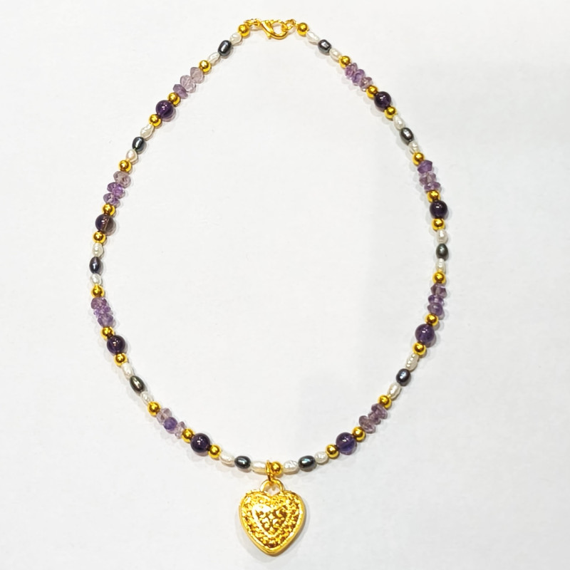 Collier Améthyste Facettée et Pierres Rondes Perles d'Eau Douce Grain de Riz  Blanches et Grise avec Cœur Plein Plaqué Or
