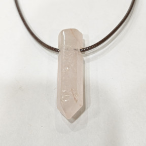 Pendentif Quartz Rose Pointe sur Cordon Simili Cuir Réglable