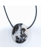 Pendentif Jaspe Zèbre sur Cordon Simili Noir Réglable