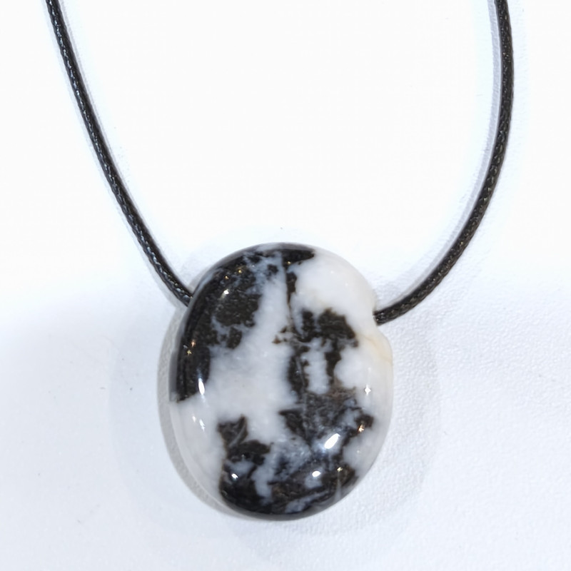 Pendentif Jaspe Zèbre sur Cordon Simili Noir Réglable