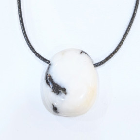 Pendentif Jaspe Zèbre sur Cordon Simili Noir Réglable