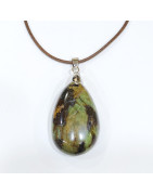 Pendentif Opale Verte sur Cordon Simili Marron 42 + 5 cm