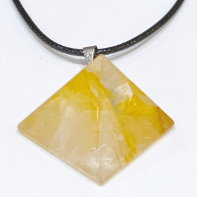 Pendentif Quartz Hématoïde Pyramide sur Cordon Simili Noir 42 + 2 cm
