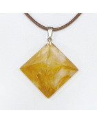 Pendentif Quartz Hématoïde Pyramide sur Cordon Simili Marron 42 + 2 cm