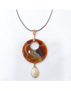 Pendentif Agate Facettée et Coquillage sur Cordon Simili Marron Réglable