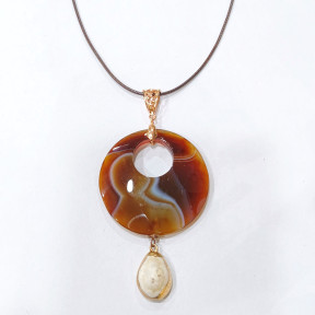 Pendentif Agate Facettée et Coquillage sur Cordon Simili Marron Réglable