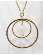 Pendentif Quartz Rose Fleur et Anneaux sur Chaîne Plaquée Or Réglable