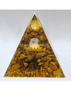 Pyramide Orgonite de protection Œil de Tigre et Boule Quartz rose 10cm