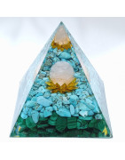 Pyramide Orgonite de protection Turquoise Malachite et Boule Cristal de Roche 8cm