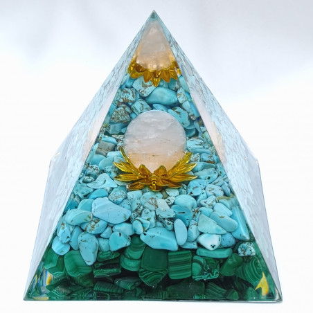 Pyramide Orgonite de protection Turquoise Malachite et Boule Cristal de Roche 8cm