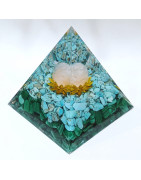 Pyramide Orgonite de protection Turquoise Malachite et Boule Cristal de Roche 8cm