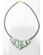 Collier Perle d'Eau Douce Grise Grain de Riz et Nacre avec Inserts Billes Plaquées or 46 cm