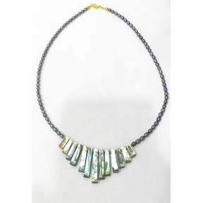 Collier Perle d'Eau Douce Grise Grain de Riz et Nacre avec Inserts Billes Plaquées or 46 cm