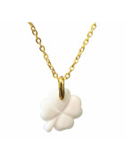 Pendentif Onyx Blanc Trèfle sur Chaine Plaquée Or 45 cm