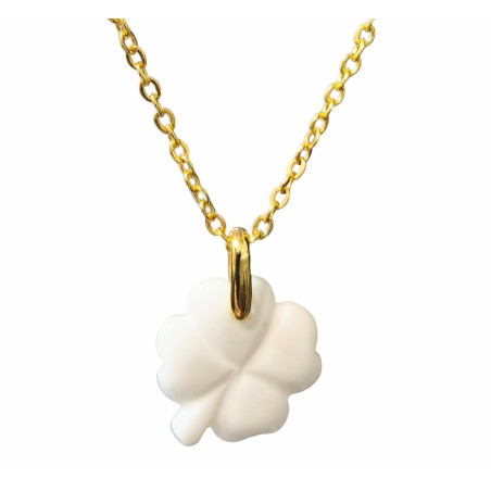 Pendentif Onyx Blanc Trèfle sur Chaine Plaquée Or 45 cm
