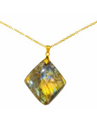 Pendentif Labradorite Losange 4 cm avec Chaîne Plaquée Or 45 cm
