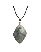 Pendentif Labradorite Grise Reflets Dorés Cuivrés Navette sur Cordon Simili Noir 44 + 5 cm
