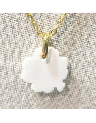 Pendentif Onyx Blanc Trèfle sur Chaine Plaquée Or 45 cm
