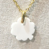 Pendentif Onyx Blanc Trèfle sur Chaine Plaquée Or 45 cm