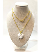 Pendentif Onyx Blanc Trèfle sur Chaine Plaquée Or 45 cm