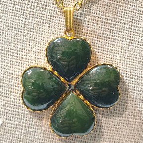 Pendentif Jade Trèfle avec Chaîne Acier Plaquée or 44 cm