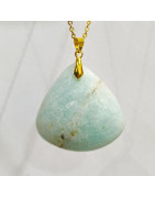 Pendentif Amazonite Triangle 4 cm avec Chaîne Acier Inox Plaqué Or 45 cm