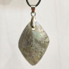 Pendentif Labradorite Grise Reflets Dorés Cuivrés Navette sur Cordon Simili Noir 44 + 5 cm