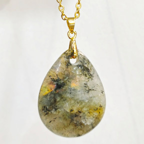 Pendentif Labradorite Grise Reflets Or Goutte 3 cm avec Chaîne Plaquée or 45 cm