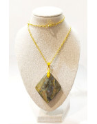 Pendentif Labradorite Losange 4 cm avec Chaîne Plaquée Or 45 cm