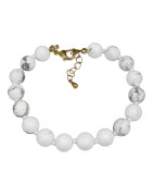 Ce bracelet de howlite en pierres rondes  est une création de Meirea.