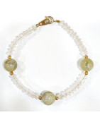 Bracelet Cristal de Roche Facetté 4mm et 3 Pierres Jade 10mm avec Fermoir Doré (19 cm)