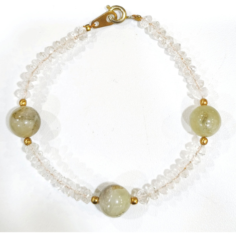 Bracelet Cristal de Roche Facetté 4mm et 3 Pierres Jade 10mm avec Fermoir Doré (19 cm)