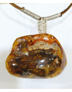 Pendentif Ambre Baltique Brute Polie 5X3.5 cm sur Cordon
