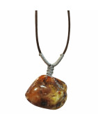 Pendentif Ambre Baltique Brute Polie 5X3.5 cm sur Cordon