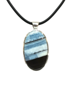 Pendentif Opale Bleue du Mexique Ovale avec Cordon Caoutchouc Argent 925