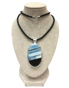 Pendentif Opale Bleue du Mexique Ovale avec Cordon Caoutchouc Argent 925