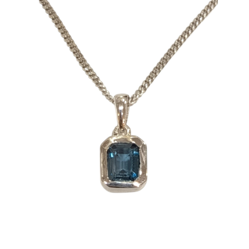 Pendentif Topaze Bleue de Londres Carrée Facettée avec Chaîne 45cm Argent 925