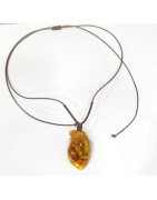Pendentif Ambre Baltique Brute Polie 5X3.5 cm sur Cordon Réglable