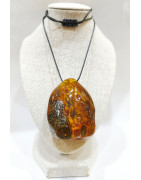 Pendentif Ambre Baltique Brute Polie 5X3.5 cm sur Cordon Réglable