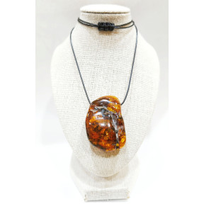 Pendentif Ambre Baltique Brute Polie 5X3.5 cm sur Cordon Réglable