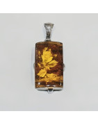 Pendentif Ambre Baltique Type Camé avec Rose Gravée et Chaîne Argent 925 50 cm